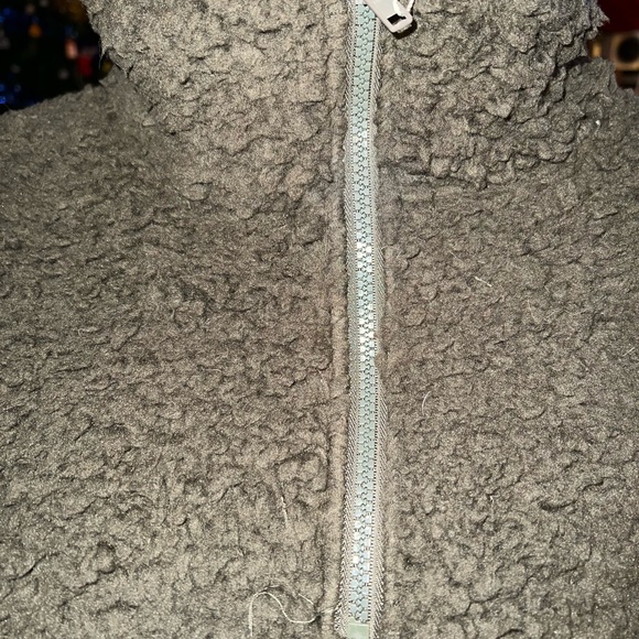 Alaskan Apparel Brand New Crop Sherpa - Picture 4 of 9